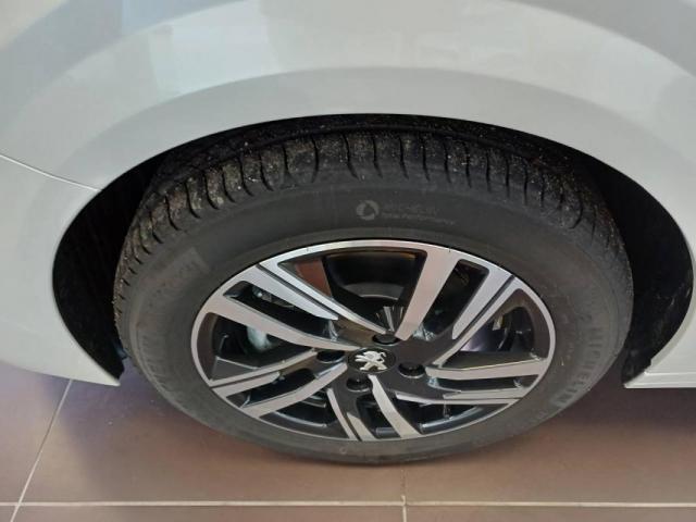 Peugeot 208 image 9