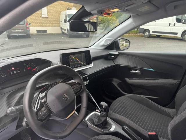 Peugeot 208 image 8