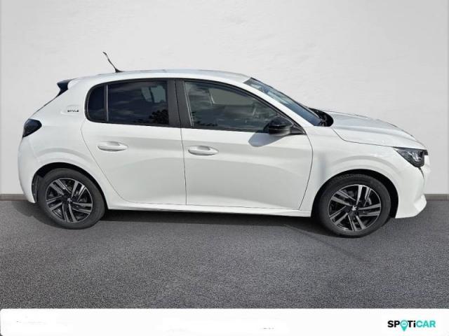 Peugeot 208 image 6