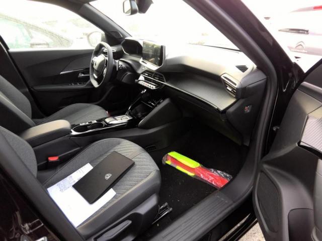 Peugeot 2008 image 6