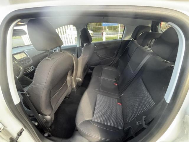 Peugeot 208 image 7