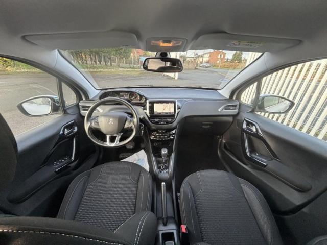 Peugeot 208 image 2