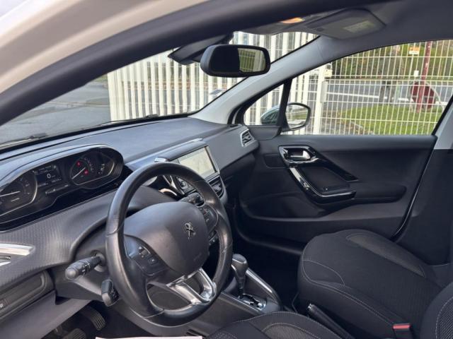 Peugeot 208 image 3