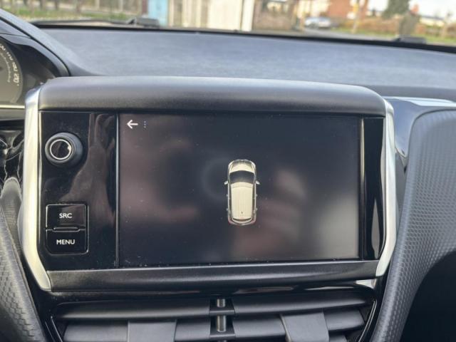 Peugeot 208 image 8
