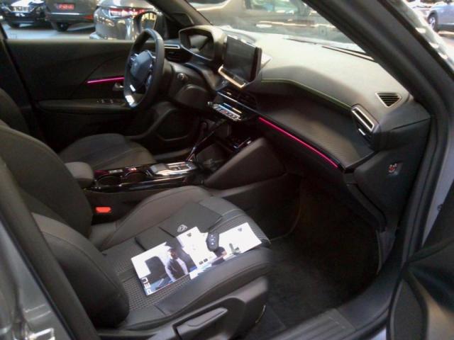 Peugeot 2008 image 2