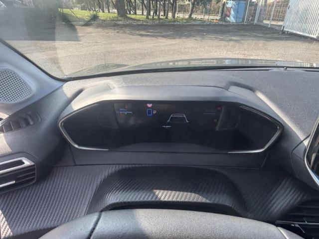 Peugeot 208 image 3