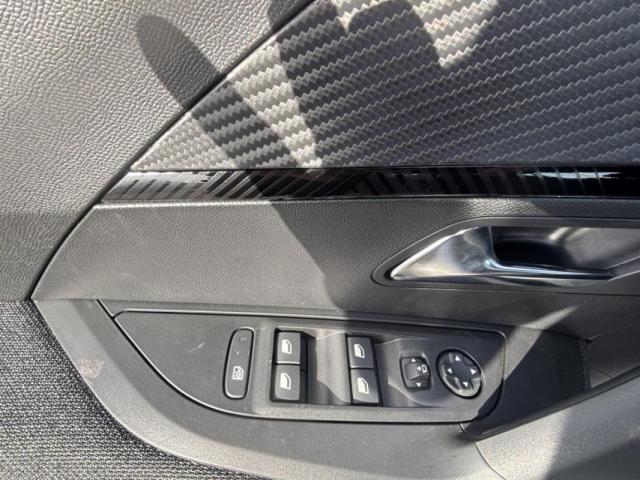 Peugeot 2008 image 2
