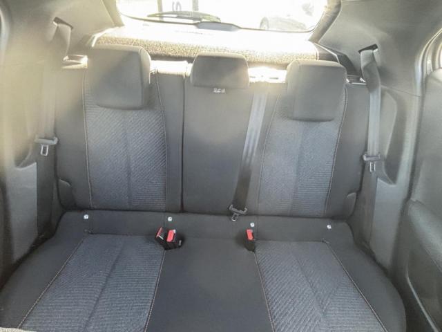 Peugeot 2008 image 8