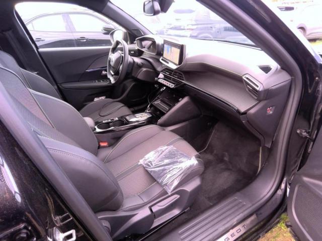 Peugeot 2008 image 2