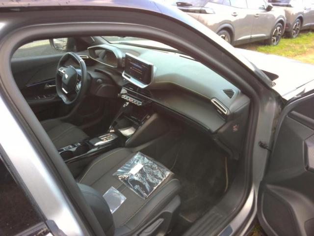 Peugeot 2008 image 8