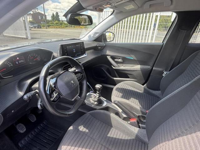 Peugeot 2008 image 2