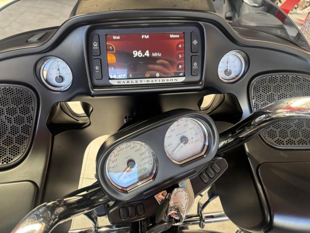 Road Glide 1690 image 2