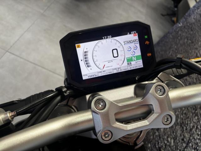 Cb1000r image 2