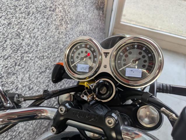 Bonneville T100 image 3