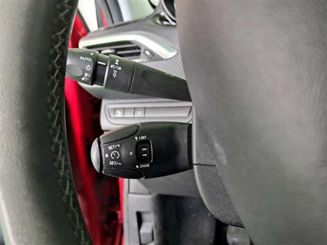 Peugeot 2008 image 2