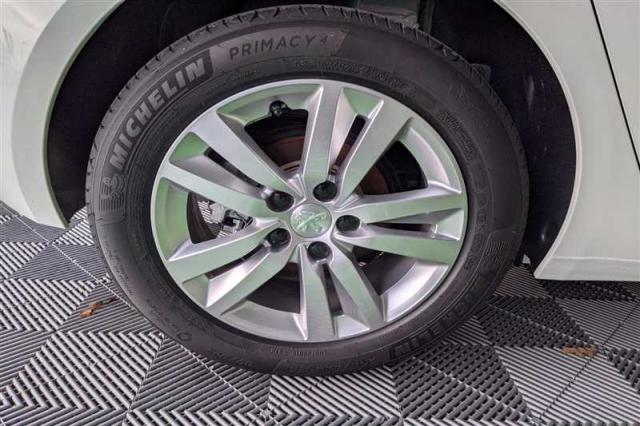 Peugeot 308 image 2