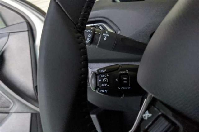 Peugeot 308 image 9