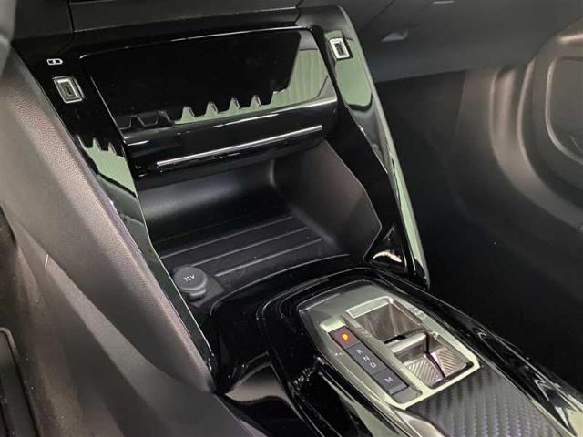 Peugeot 2008 image 1