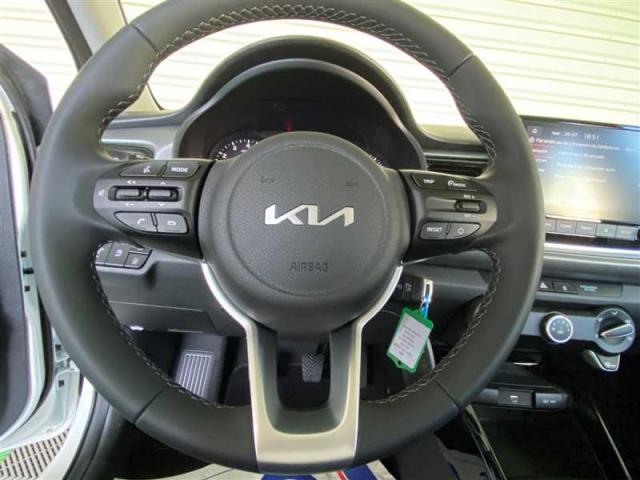 Kia Rio image 1