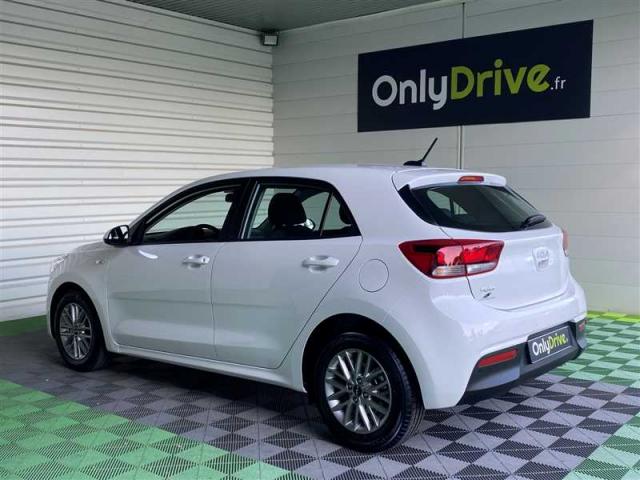 Kia Rio image 5