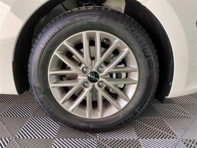 Kia Rio image 8