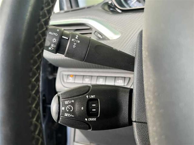 Peugeot 2008 image 2