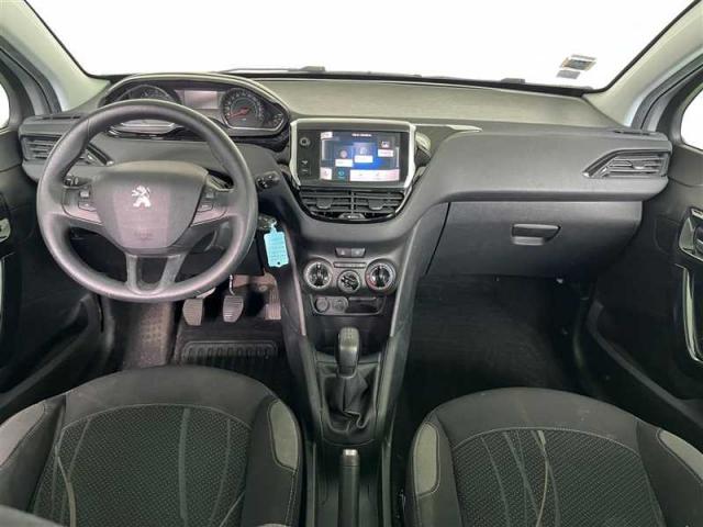 Peugeot 208 image 8