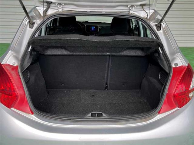 Peugeot 208 image 9