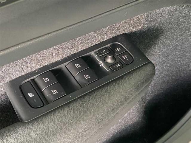 Volvo Xc40 image 2