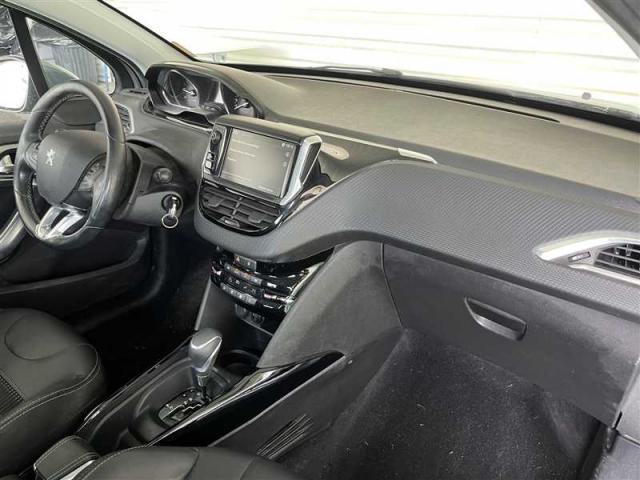 Peugeot 2008 image 8