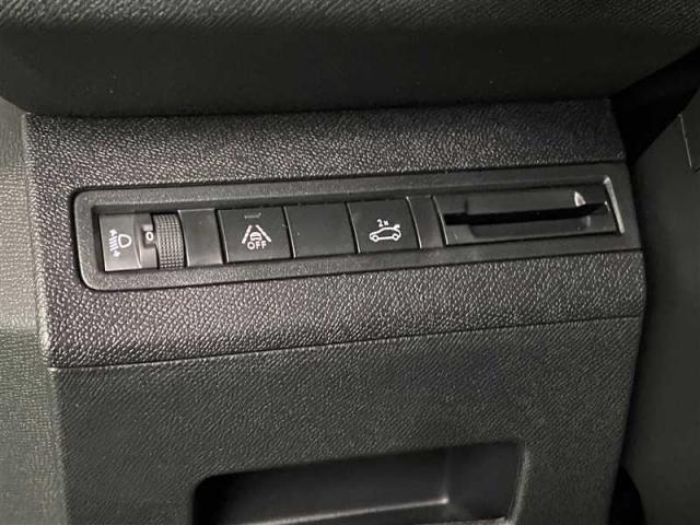 Peugeot 3008 image 2