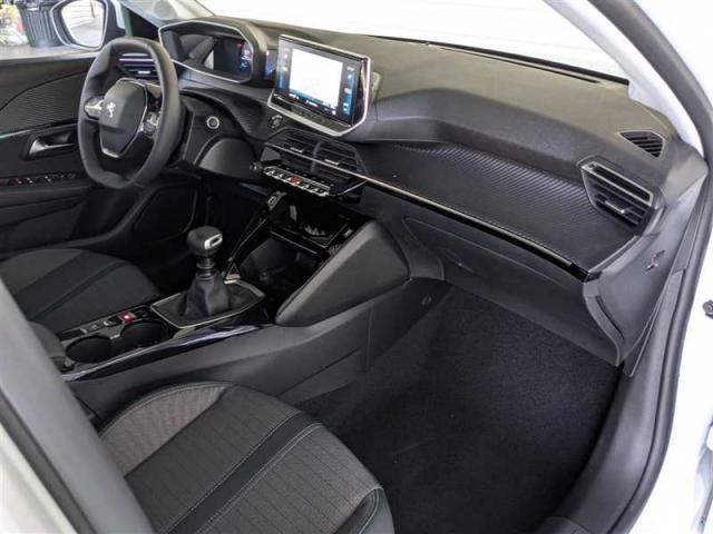 Peugeot 208 image 1