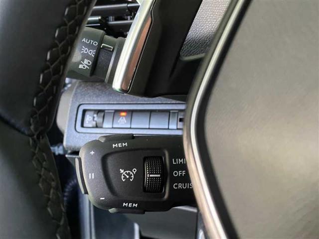 Peugeot 3008 image 2