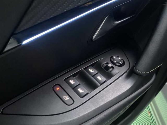 Peugeot 2008 image 8