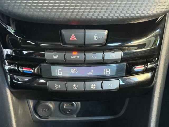 Peugeot 2008 image 1