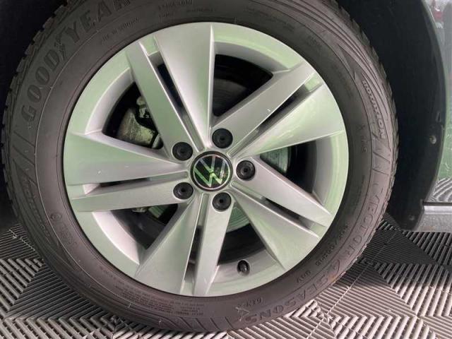 Volkswagen Golf image 9