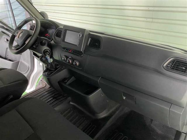 Renault Master image 2