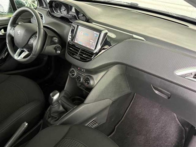 Peugeot 208 image 7