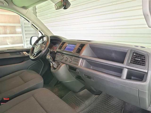 Volkswagen Caravelle image 4