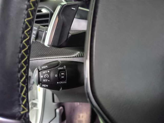 Peugeot 2008 image 8