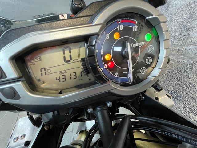 Triumph Tiger 800 image 2