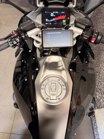 R1250 Rs Triple Black image 4