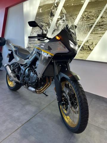 Honda Transalp 750 Full image 2