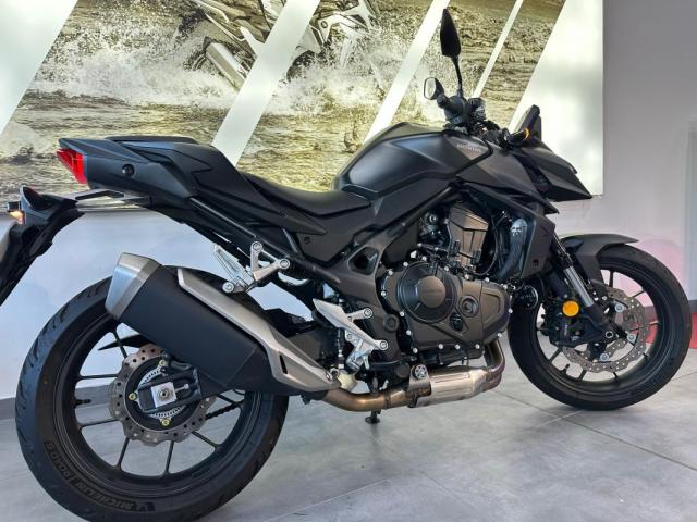 Honda Hornet 750 Full image 1