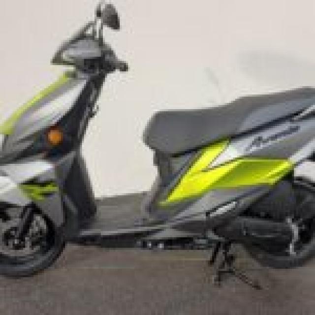 Avenis 125 image 1
