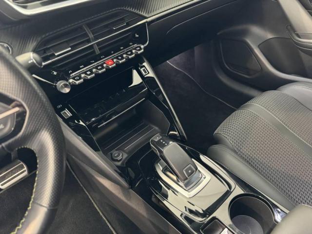 Peugeot 208 image 9