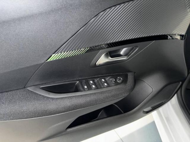 Peugeot 208 image 1
