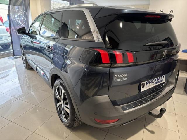 Peugeot 5008 image 2