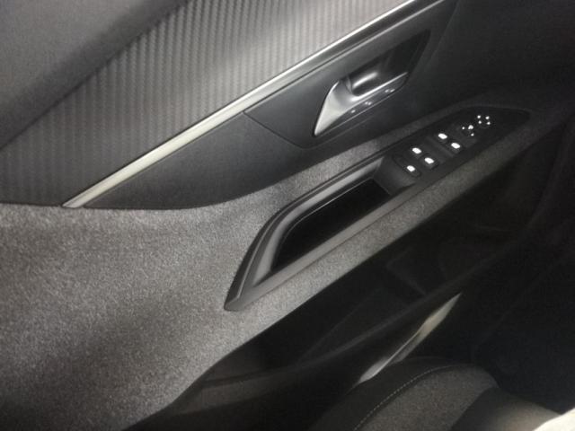 Peugeot 5008 image 3
