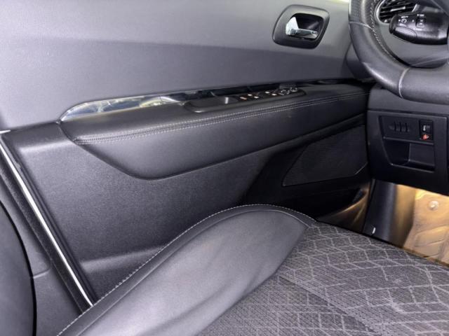 Peugeot 3008 image 8